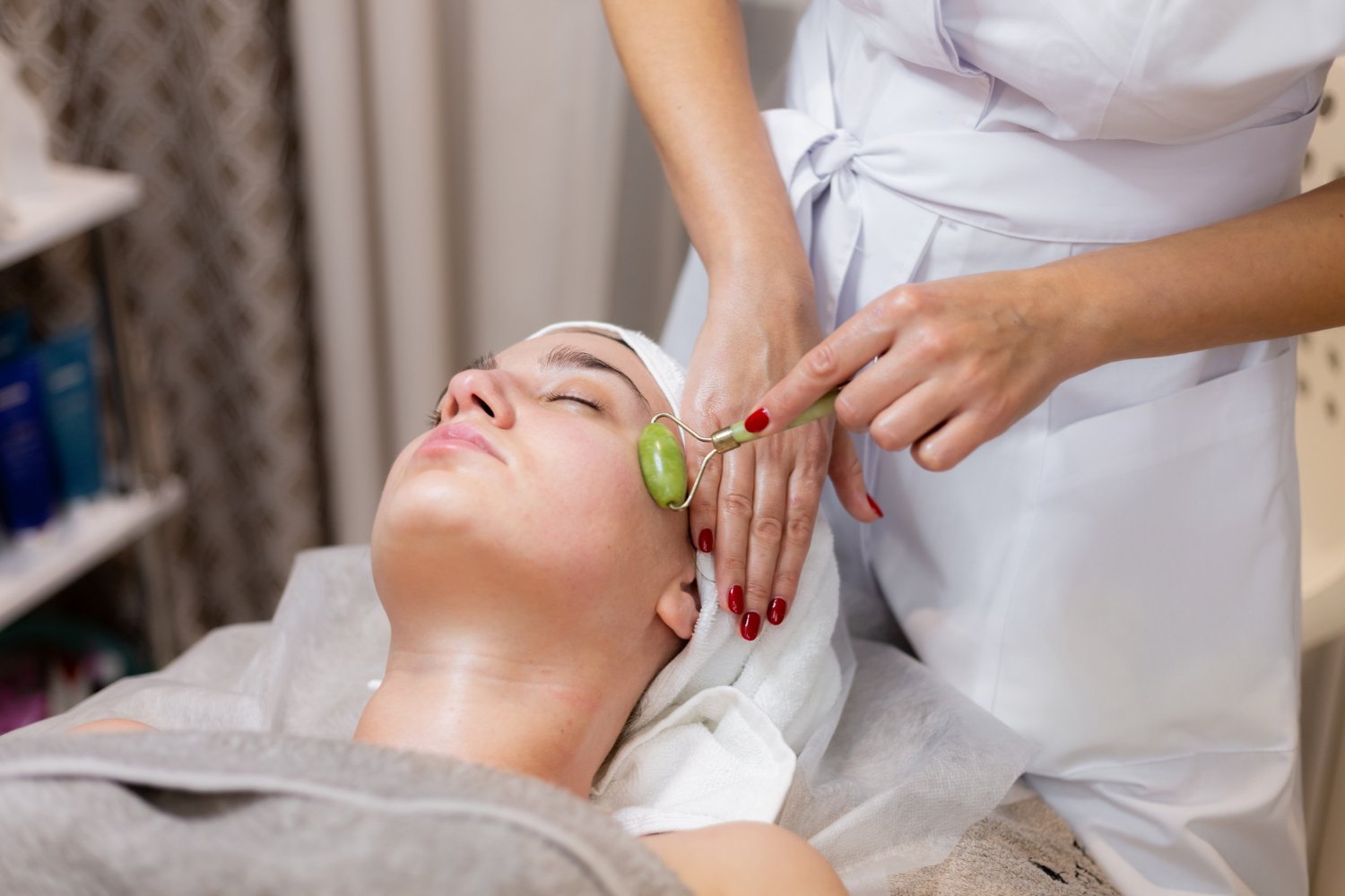 How to Maintain Your Glow After a Natural Facial Spa Treatment